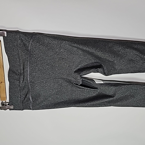 Under Armour small gray and white heatgear compression athletic leggings - Picture 4 of 8